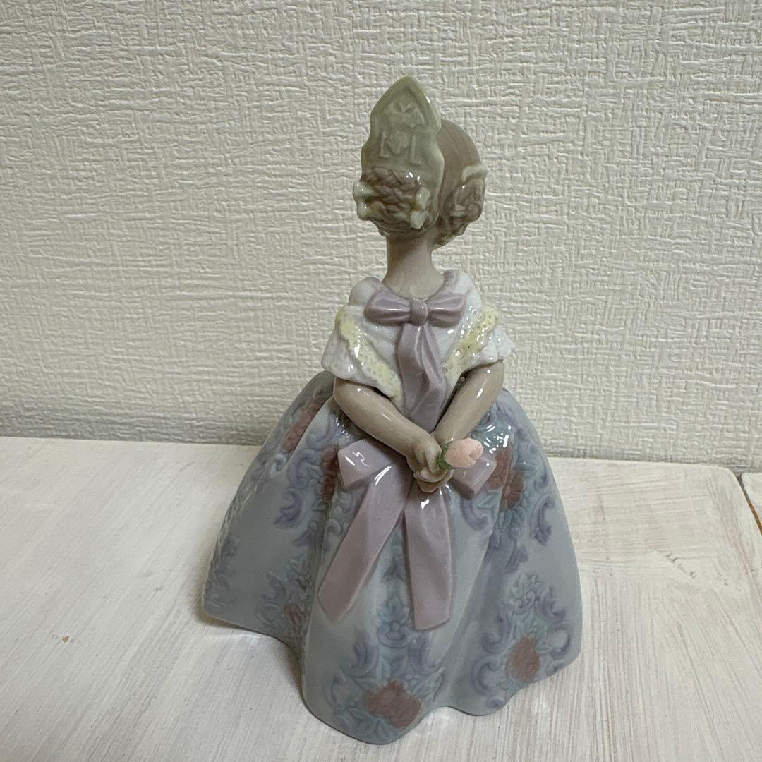リヤドロ LLADRO 「バレンシアの少女」　　　　　　新品！可愛い！