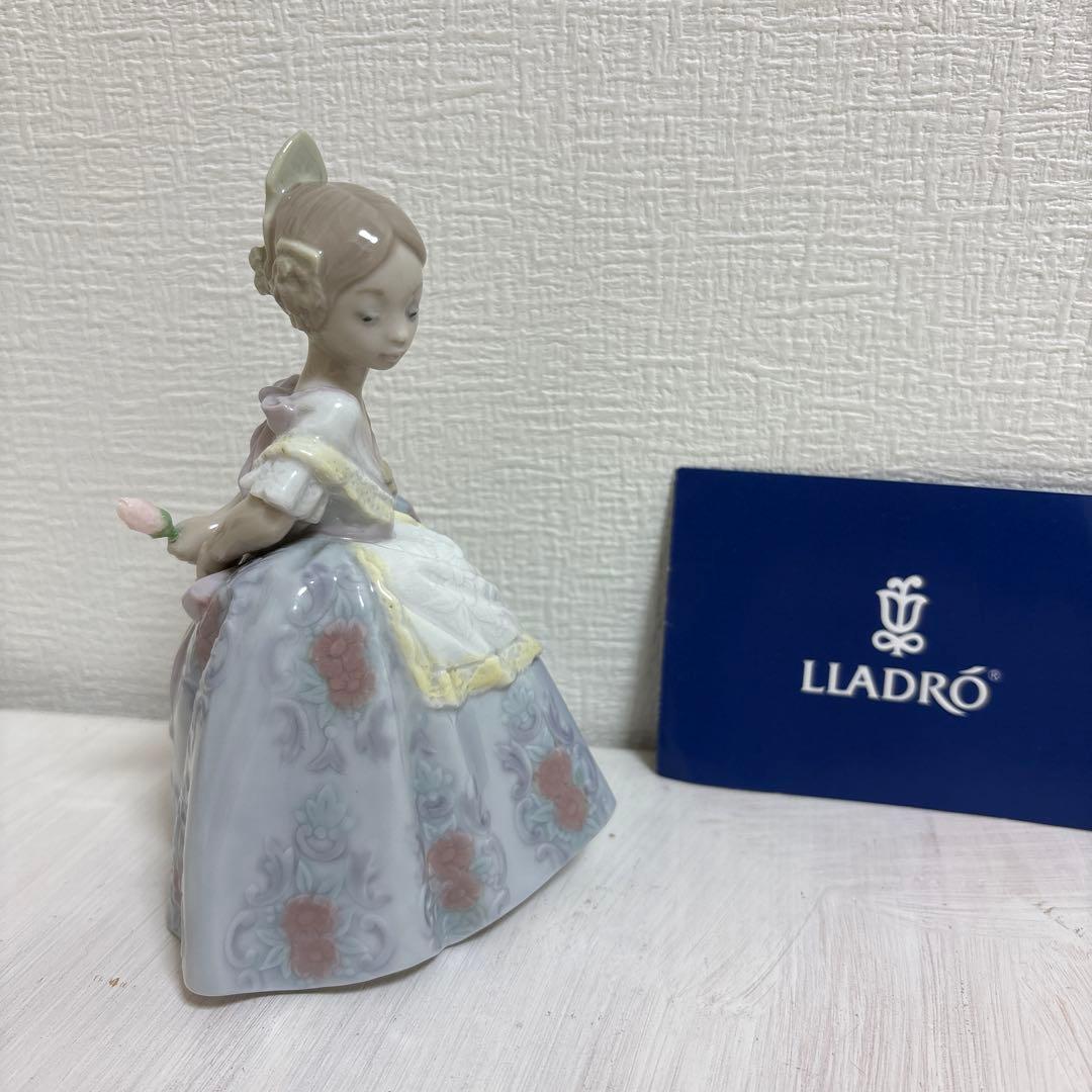 リヤドロ LLADRO 「バレンシアの少女」　　　　　　新品！可愛い！