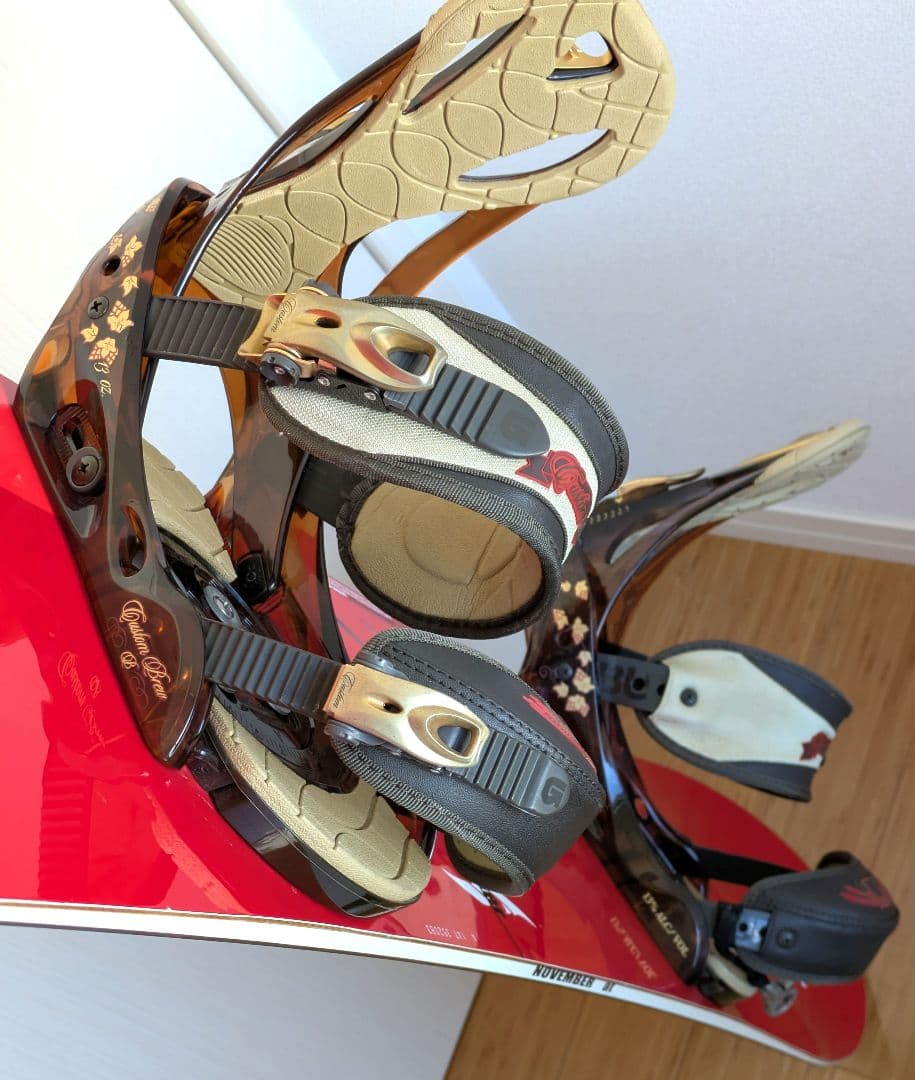 November スノーボード 赤 　BURTONバインディング付き