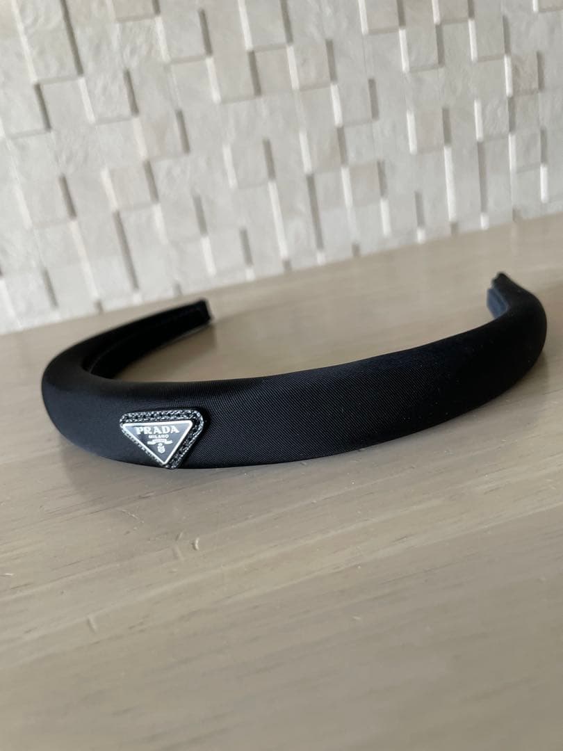 PRADA ブラック　カチューシャ