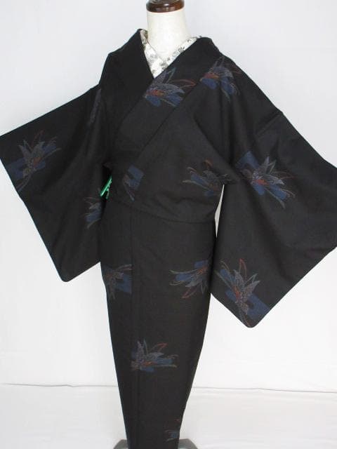 美品！純泥染＊７マルキ＊本場奄美大島紬＊飛び柄＊揚羽蝶＊着物＊１６１ｃｍ＊裄６４