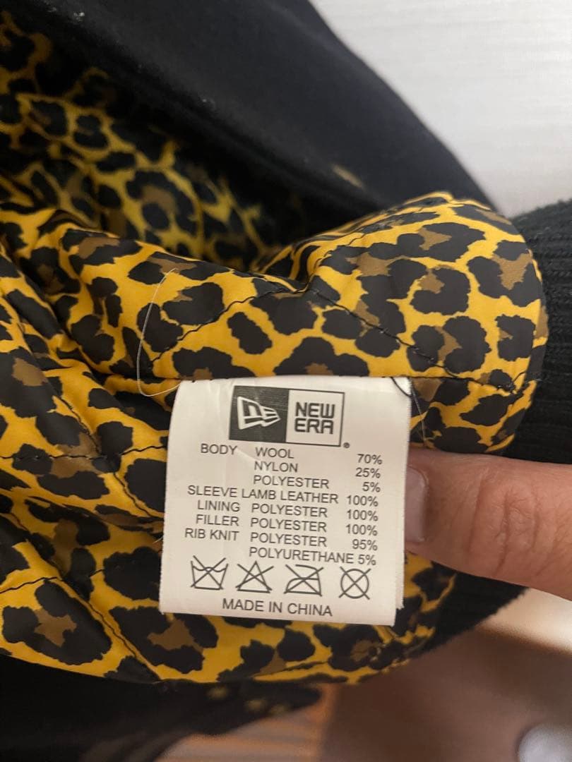 NEWERA スタジャン ブラック ヒョウ柄裏地