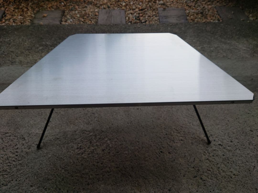 Hangi Out ステンレス三角アウトドアテーブル