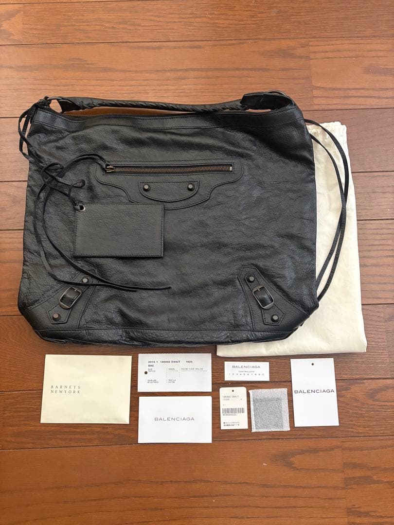 【未使用】BALENCIAGA ブラックレザー ショルダーバッグ　サンデー