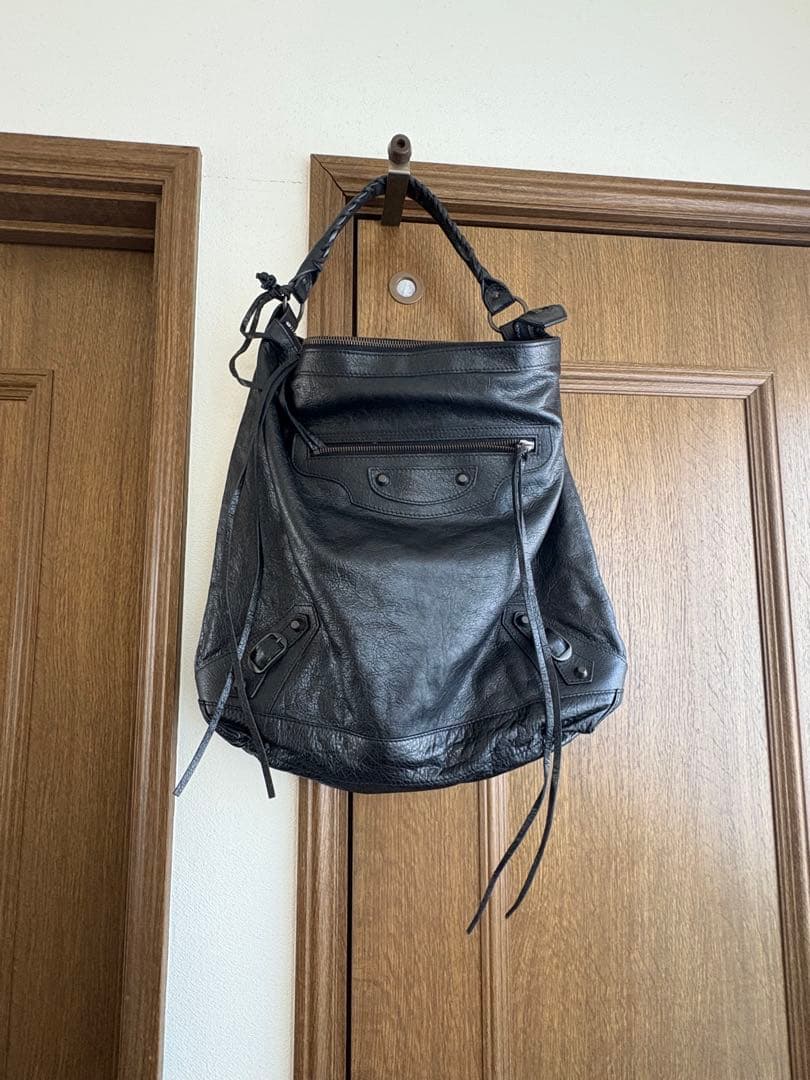 【未使用】BALENCIAGA ブラックレザー ショルダーバッグ　サンデー