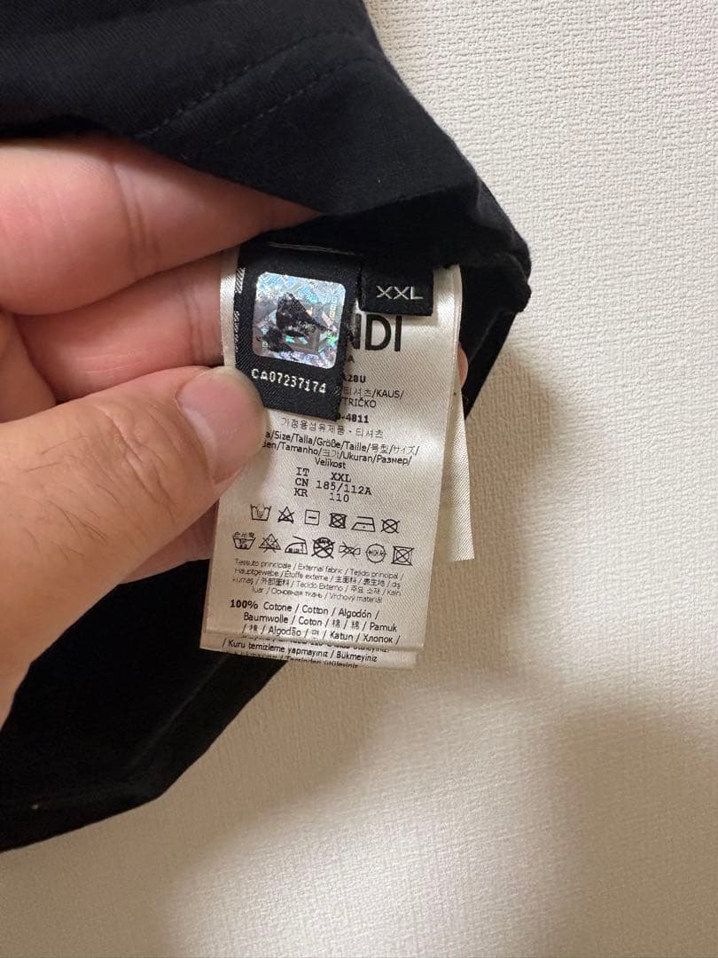 FENDI ロゴ刺繍 ブラック Tシャツ