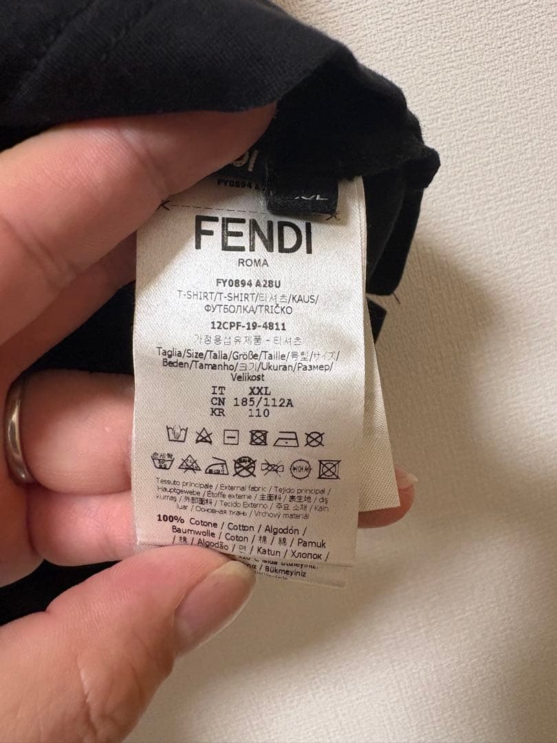 FENDI ロゴ刺繍 ブラック Tシャツ