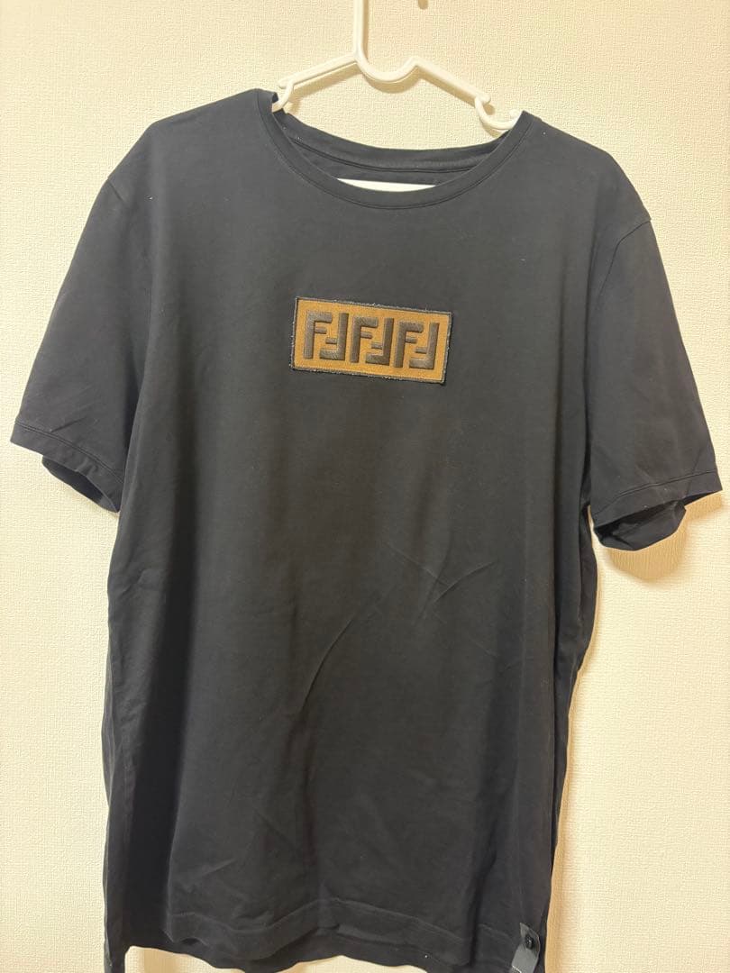 FENDI ロゴ刺繍 ブラック Tシャツ