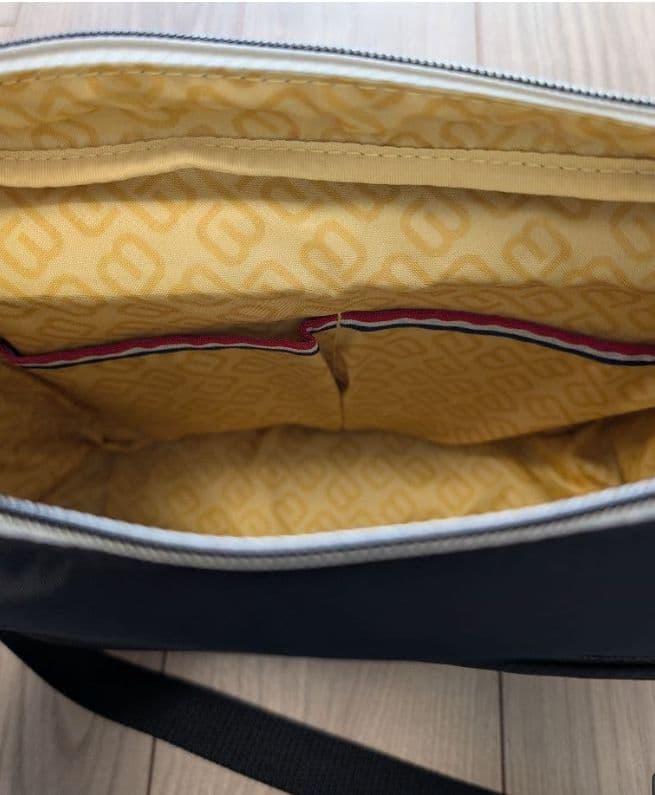 ★期間限定価格★ビサイユ　クロスボディ ショルダーバッグ