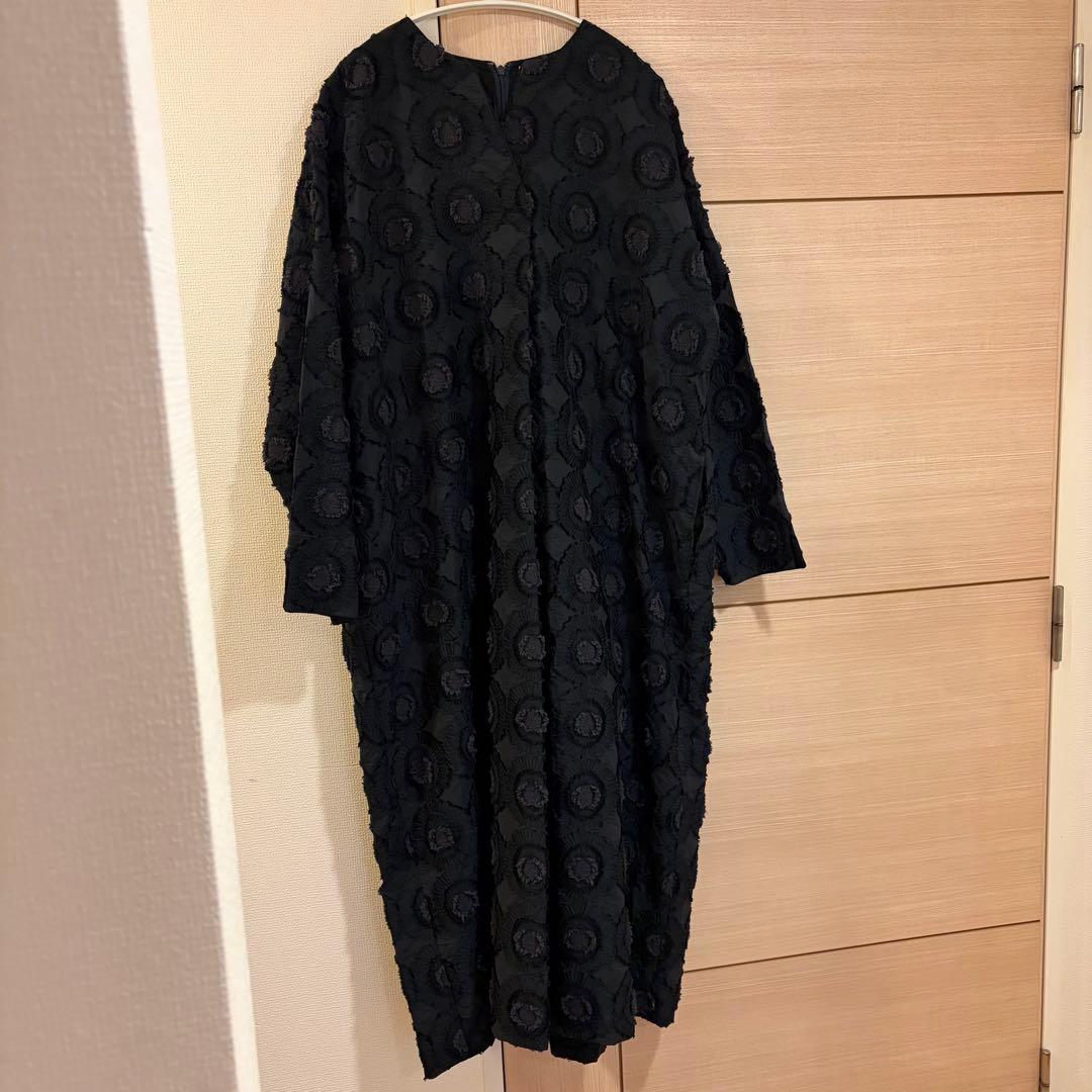 ロワズィール　カットジャガード黒ワンピース