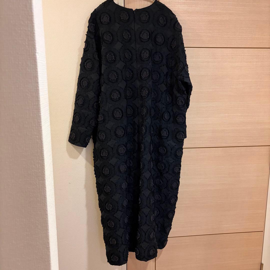 ロワズィール　カットジャガード黒ワンピース