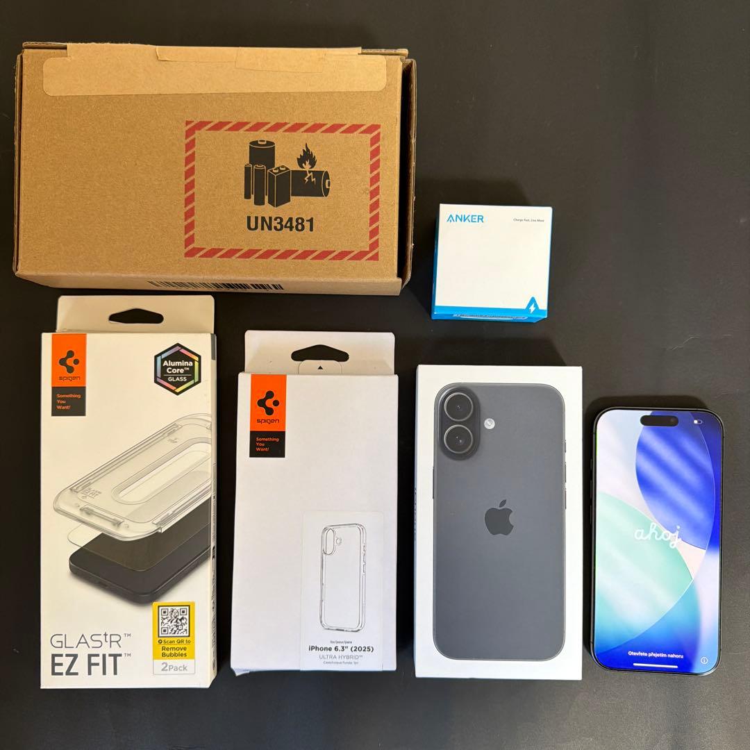 Apple iPhone17（Spigen製ケース+フィルム+Anker充電器）