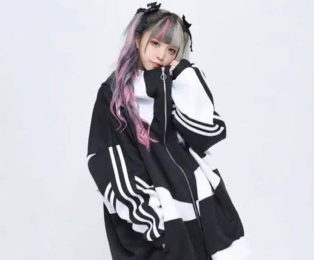 レフレム　BIGアーチ切替ハイネックジャージパーカー