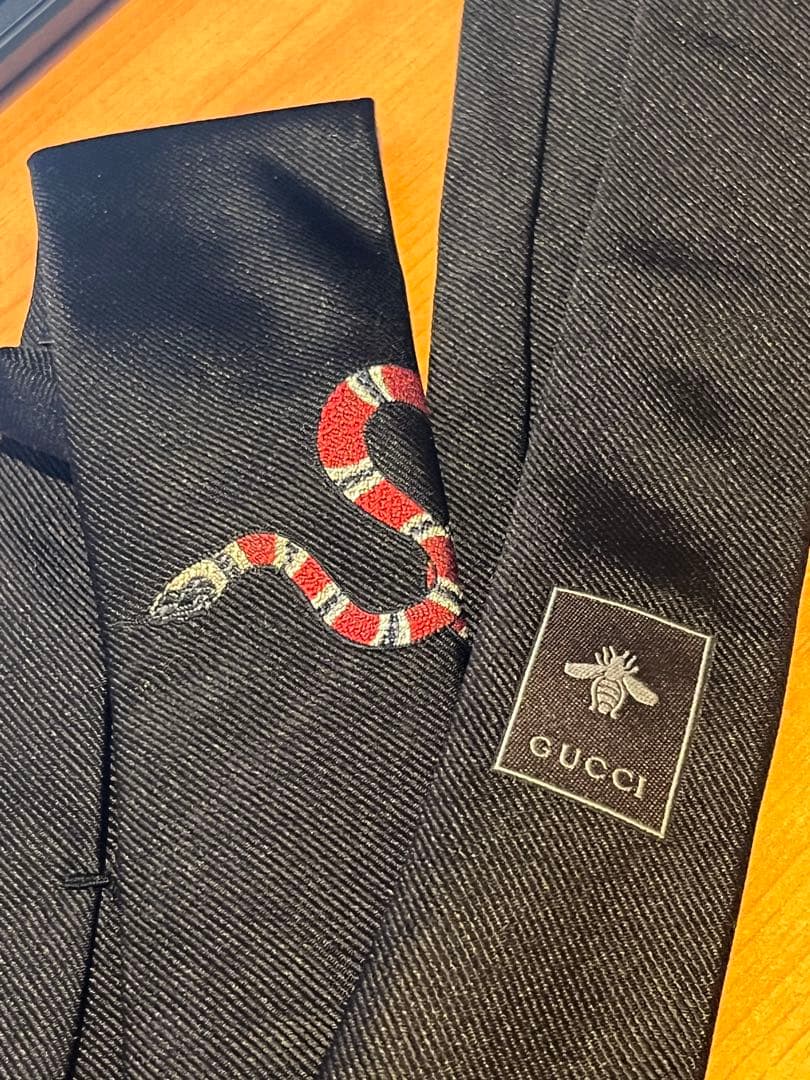 GUCCI ヘビ刺繍 ネクタイ