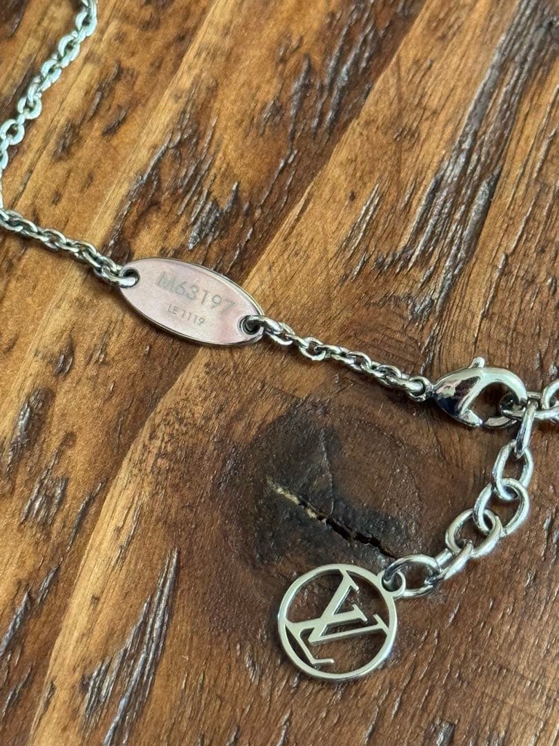 ゆ*様 ルイヴィトン ネックレス エセンシャルV M63197