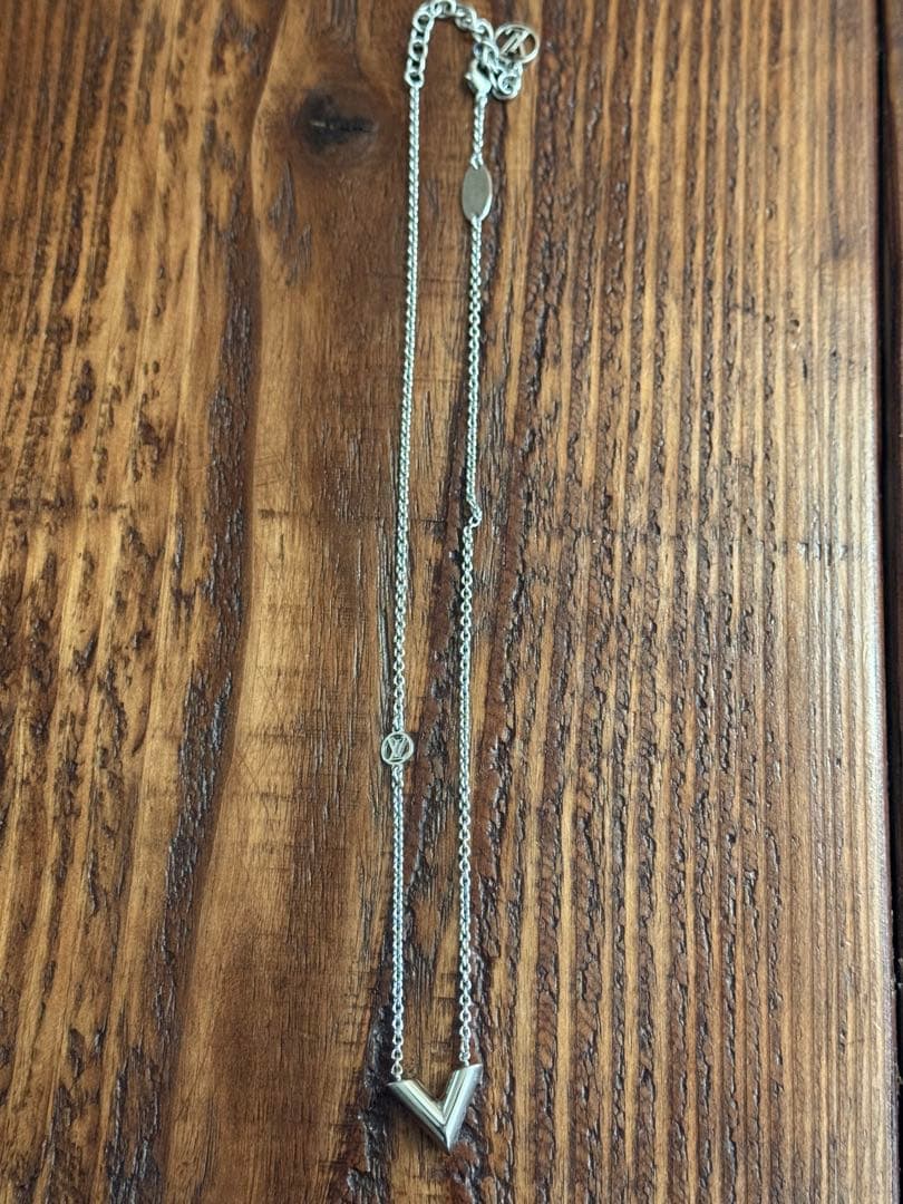 ゆ*様 ルイヴィトン ネックレス エセンシャルV M63197