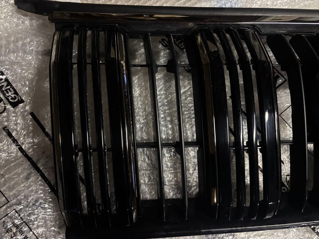 トヨタ ランドクルーザー プラド フロントグリルとリアバンパーガーニッシュ