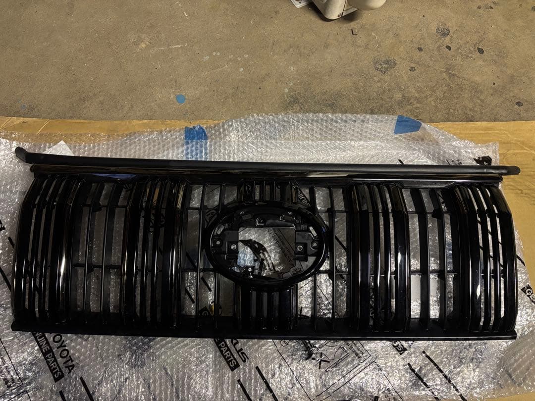 トヨタ ランドクルーザー プラド フロントグリルとリアバンパーガーニッシュ