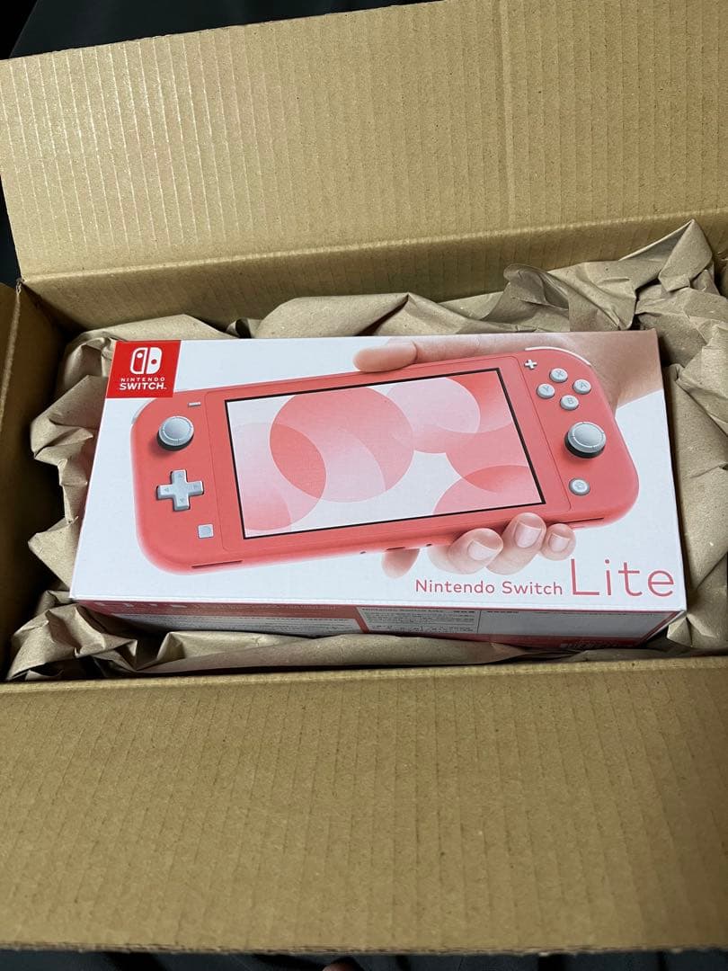 新品未使用　Nintendo Switch Lite コーラル