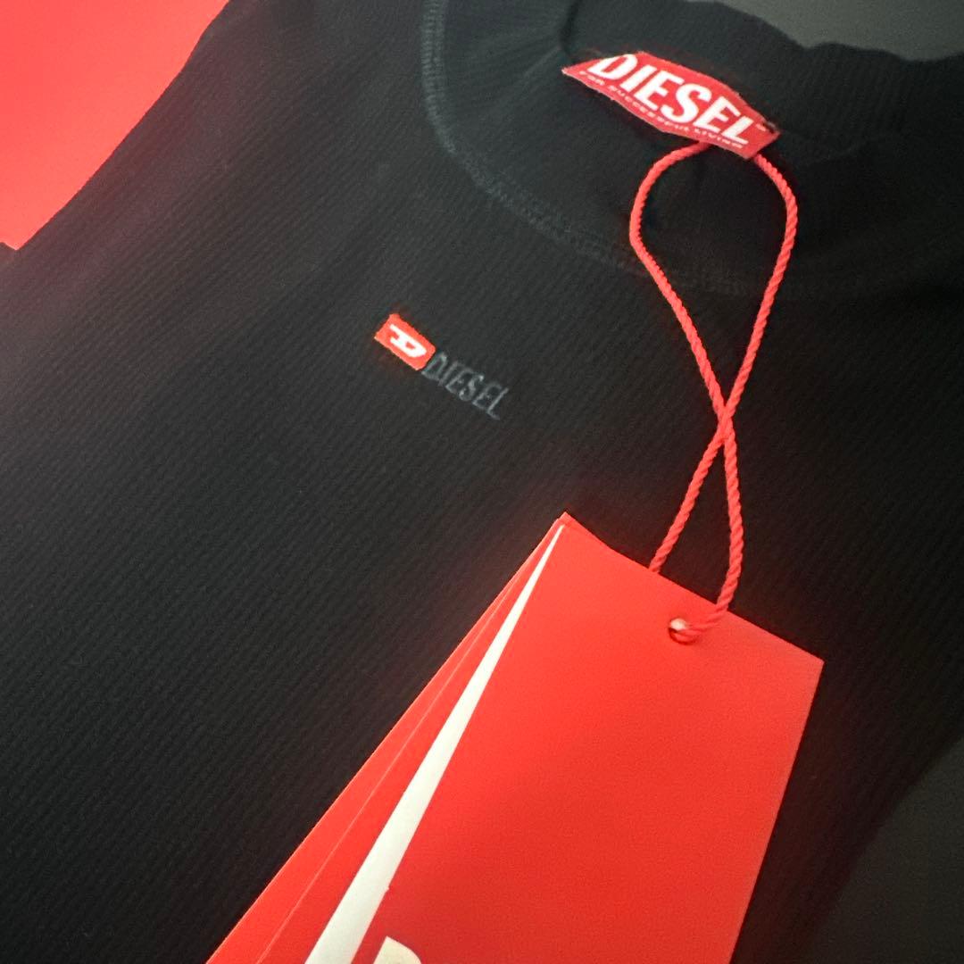 DIESEL タートルネック ブラック Tシャツ A10399