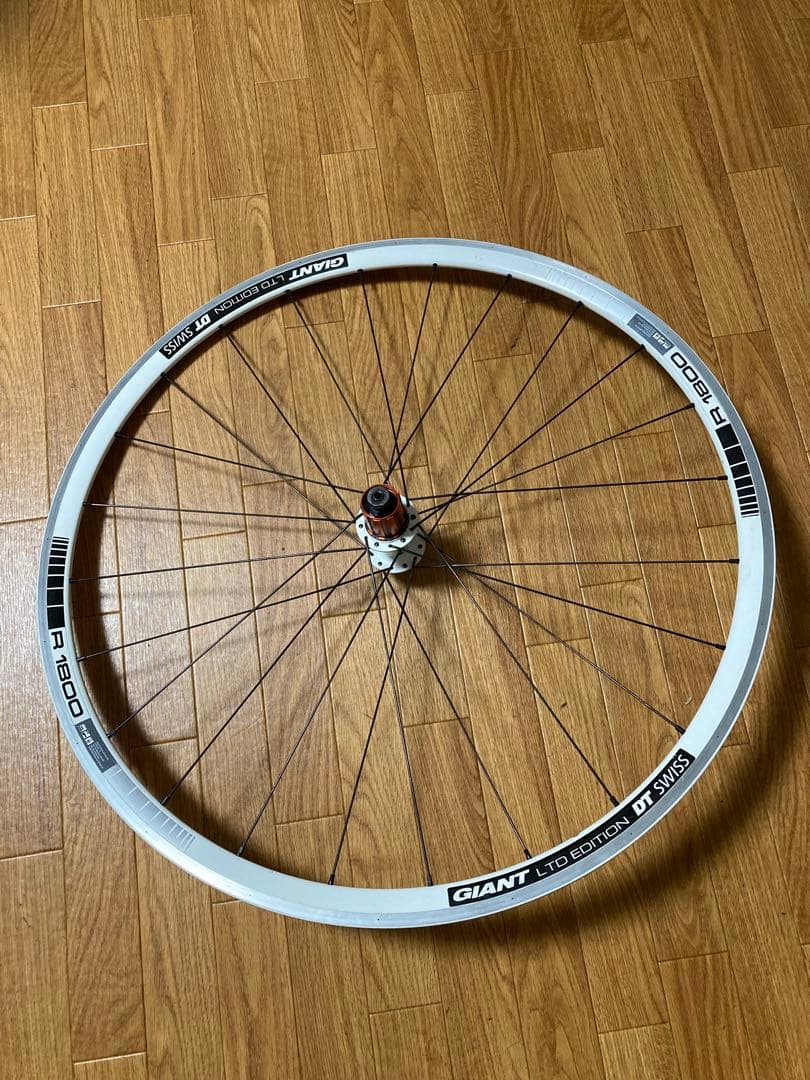 DTSWISS R1800 GIANTホイール(クリンチャー) 白 700c