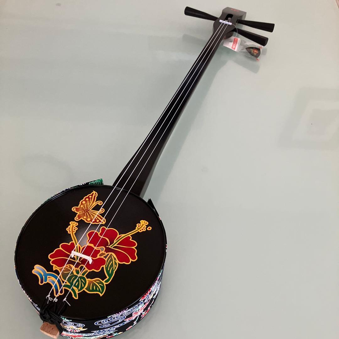 【未使用】カンカン三線　カンカラ三線　ハイビスカスと蝶柄　沖縄