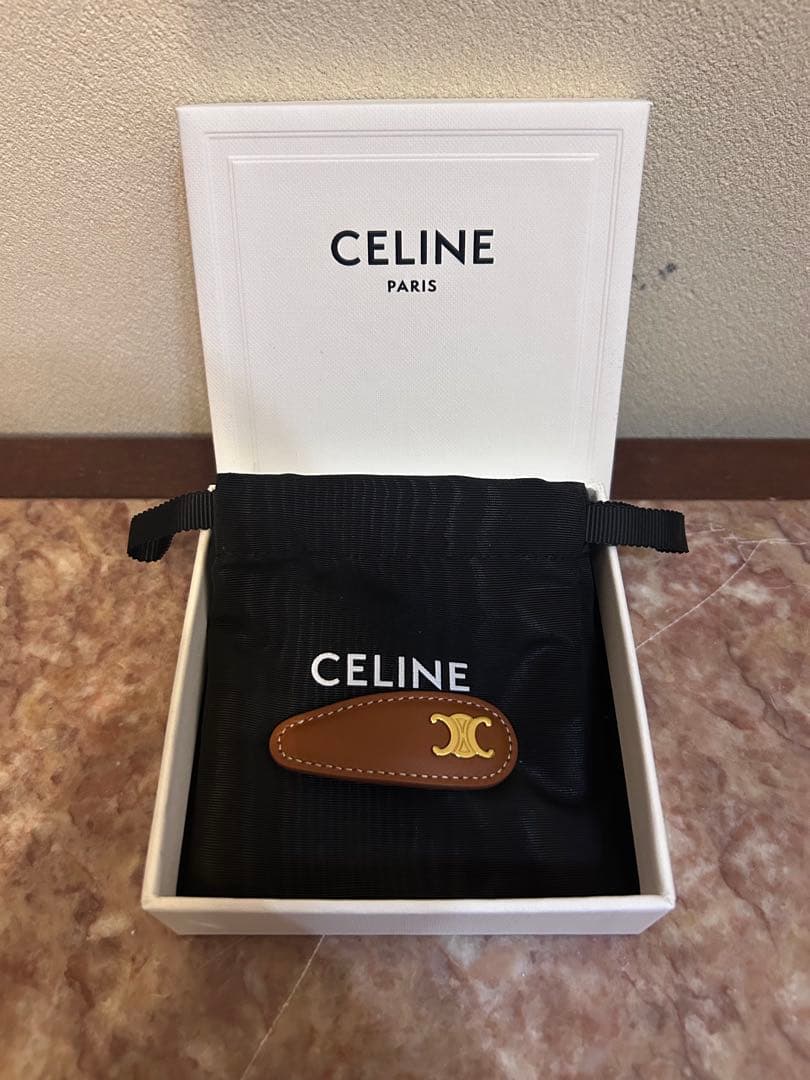 CELINE トリオンフ スナップ ヘアクリップ