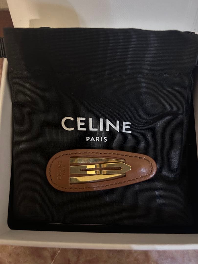 CELINE トリオンフ スナップ ヘアクリップ