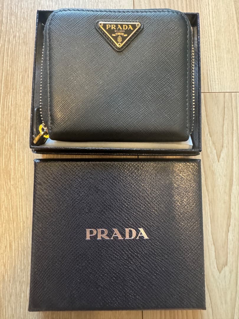 PRADA サフィアーノレザー 二つ折り財布 ブラック