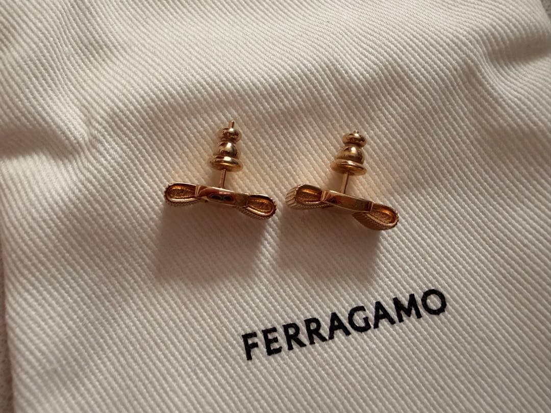 FERRAGAMO ピアス