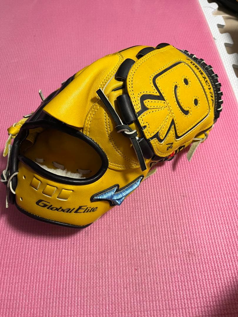 Global Elite 軟式グローブ イエロー スマイリーフェイス