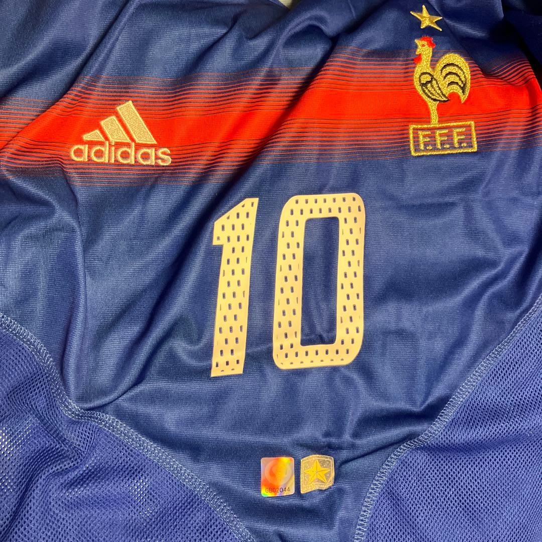 フランス代表ジネディーヌジダン2004年サイン入りユニフォーム証明書付き。激レア