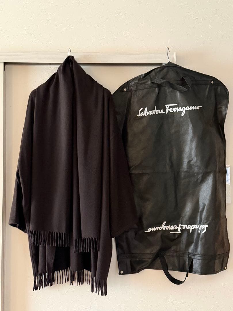 美品。Salvatore Ferragamo カシミヤダークブラウンコート
