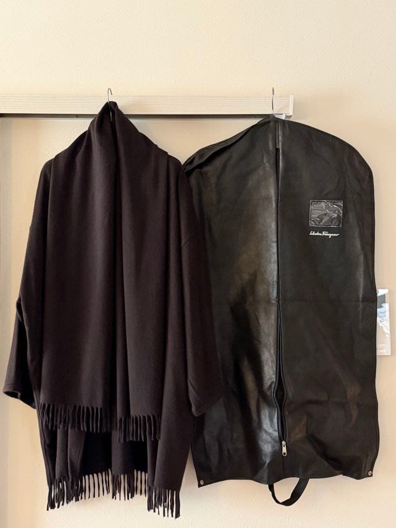 美品。Salvatore Ferragamo カシミヤダークブラウンコート