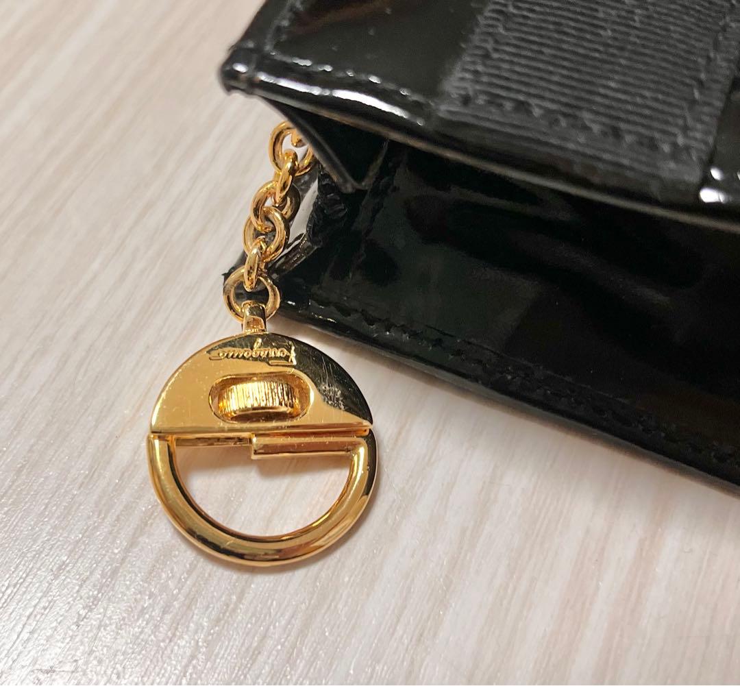 フェラガモ　ヴァラ　ケース　エナメル　黒　キーリング付ポーチ