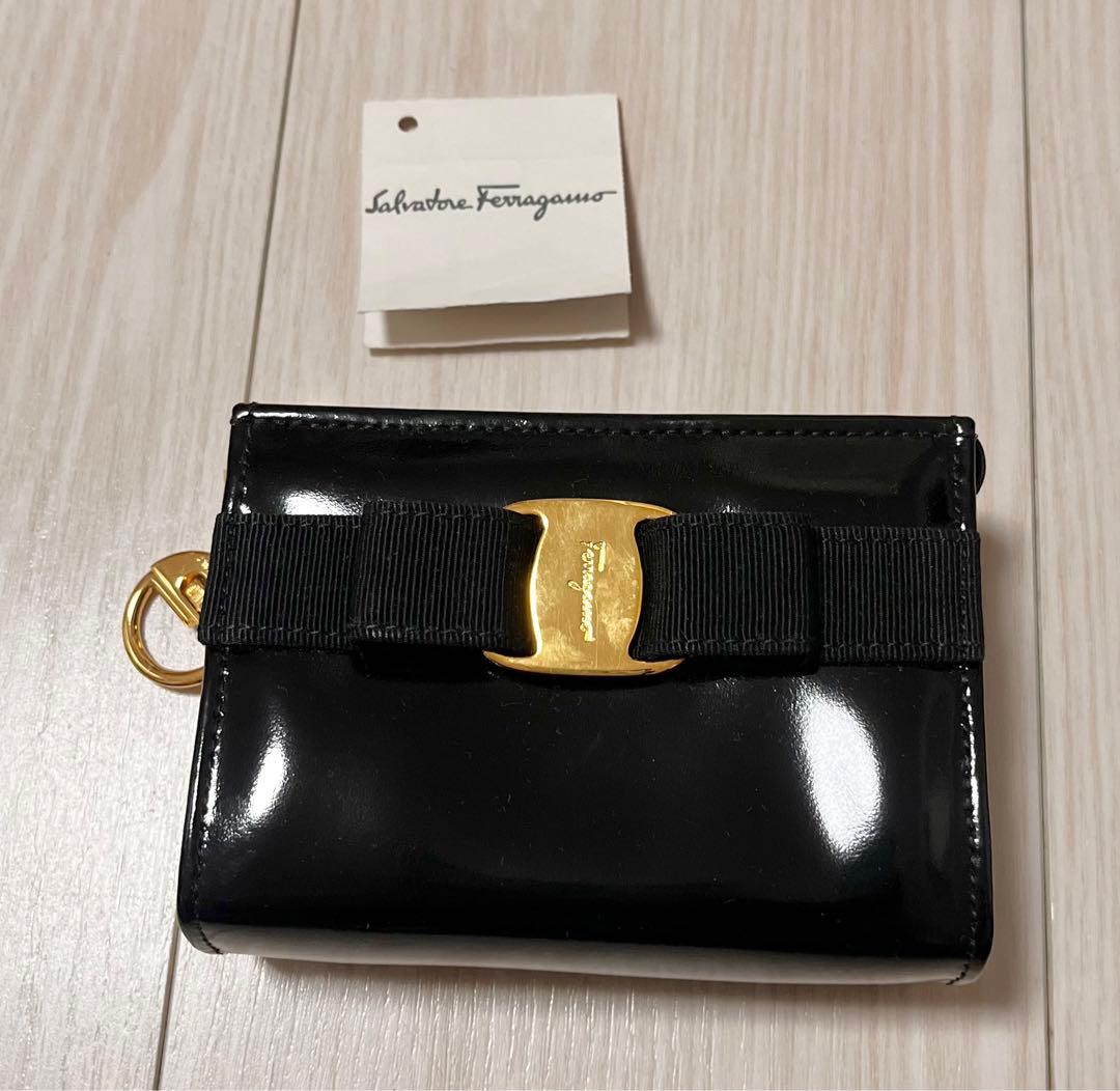 フェラガモ　ヴァラ　ケース　エナメル　黒　キーリング付ポーチ
