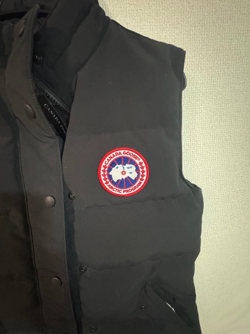 カナダグース 黒 ダウンベスト