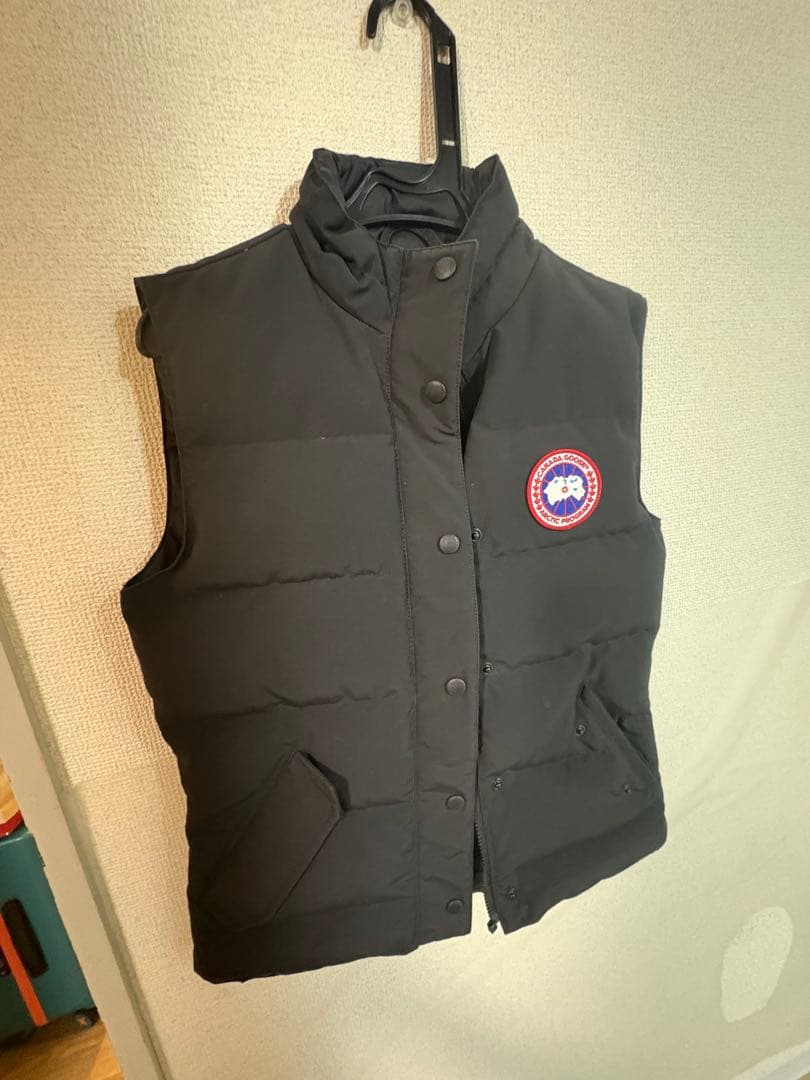 カナダグース 黒 ダウンベスト