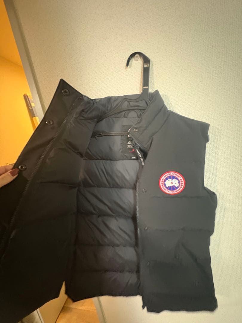 カナダグース 黒 ダウンベスト