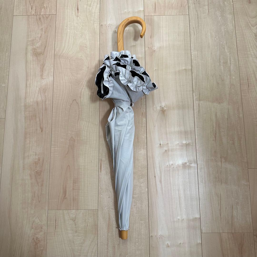 サンバリア100 折りたたみ日傘 ２段折 フリル ホワイト 木曲がり手元