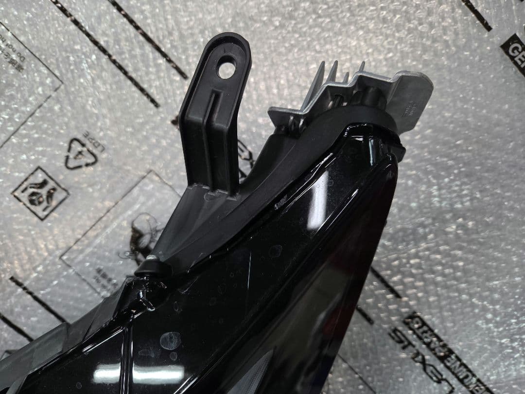 【美品】最終値下げ　トヨタ　60系プリウス　MXWH60　左ヘッドライト