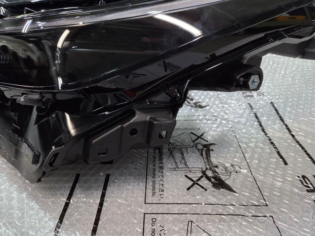 【美品】最終値下げ　トヨタ　60系プリウス　MXWH60　左ヘッドライト