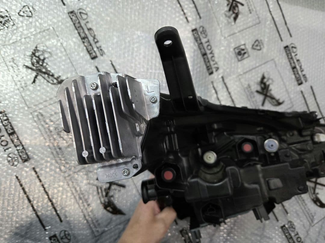 【美品】最終値下げ　トヨタ　60系プリウス　MXWH60　左ヘッドライト