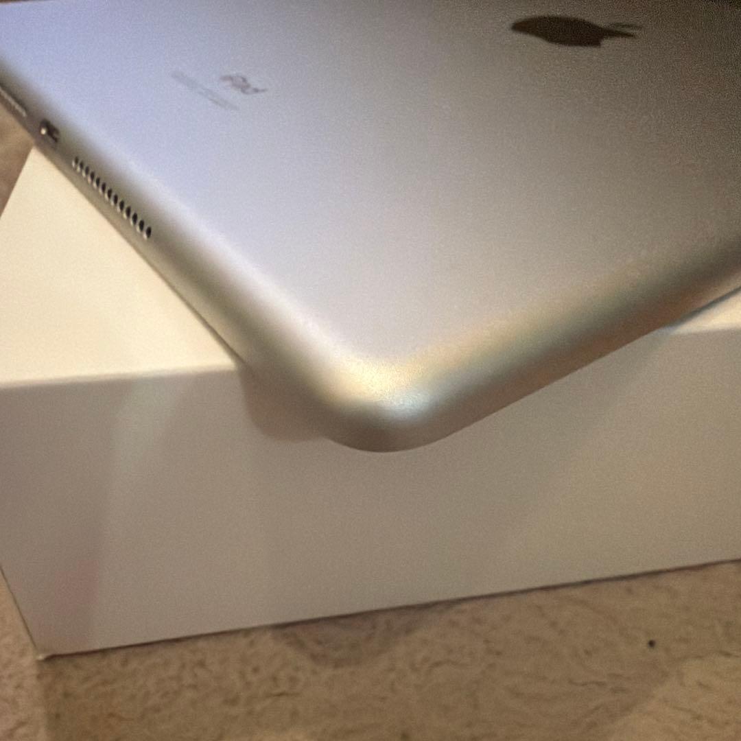 iPad 第9世代 256GB 10.2 シルバー Wi-Fiモデル 本体