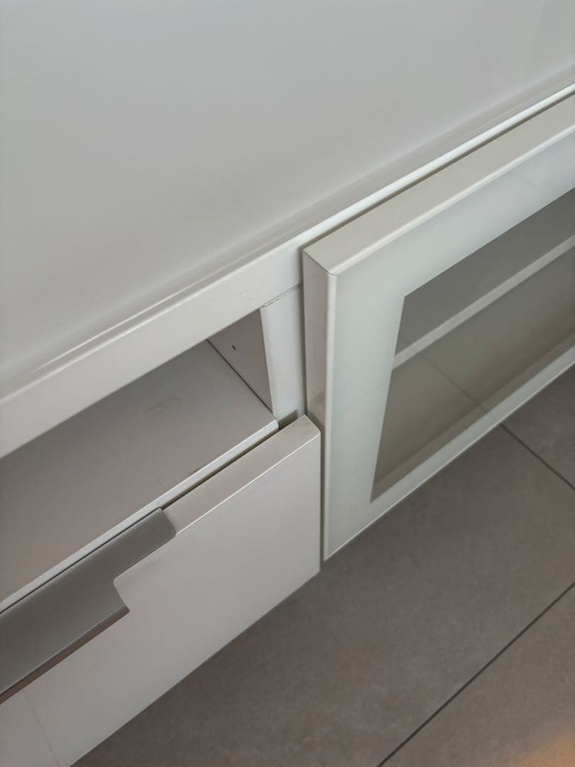 IKEAベストー 組立済みホワイト テレビ台 ガラス天板付き