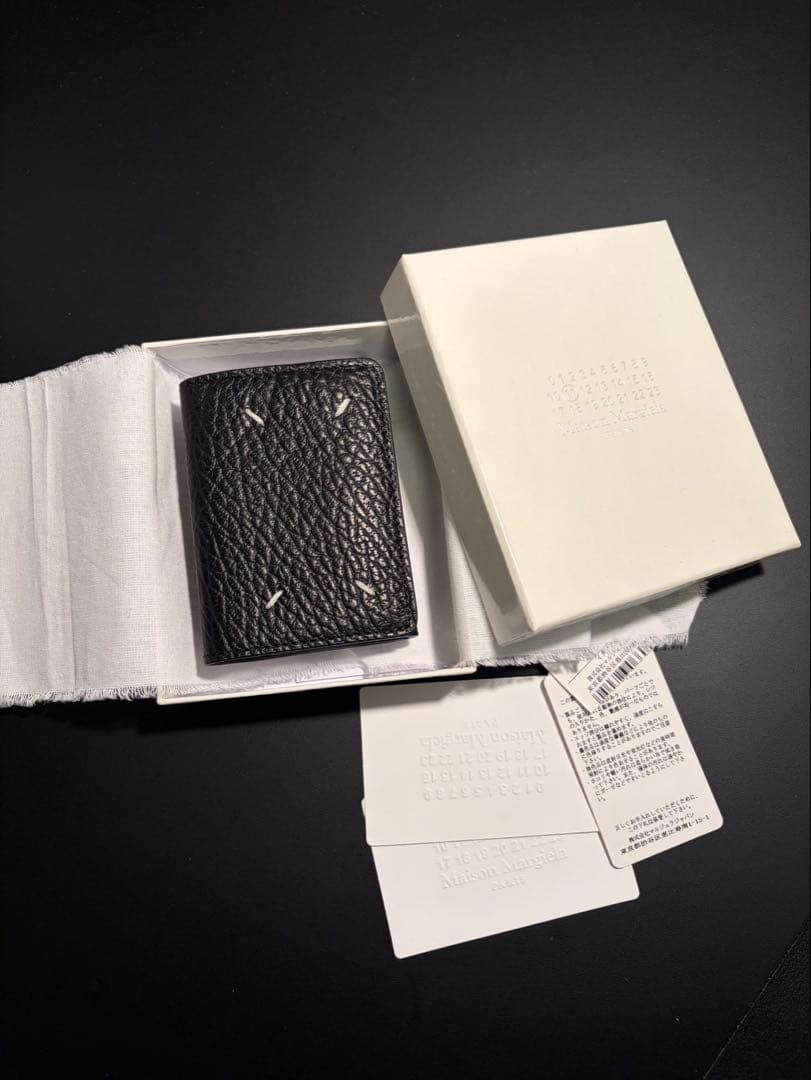 新品 未使用 メゾンマルジェラ 三つ折り財布 MAISON MARGIELA