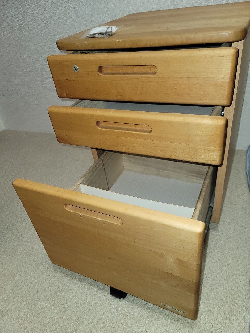 大幅値引き！堀田木工所の 木製学習机と椅子セット早いもん勝ち！