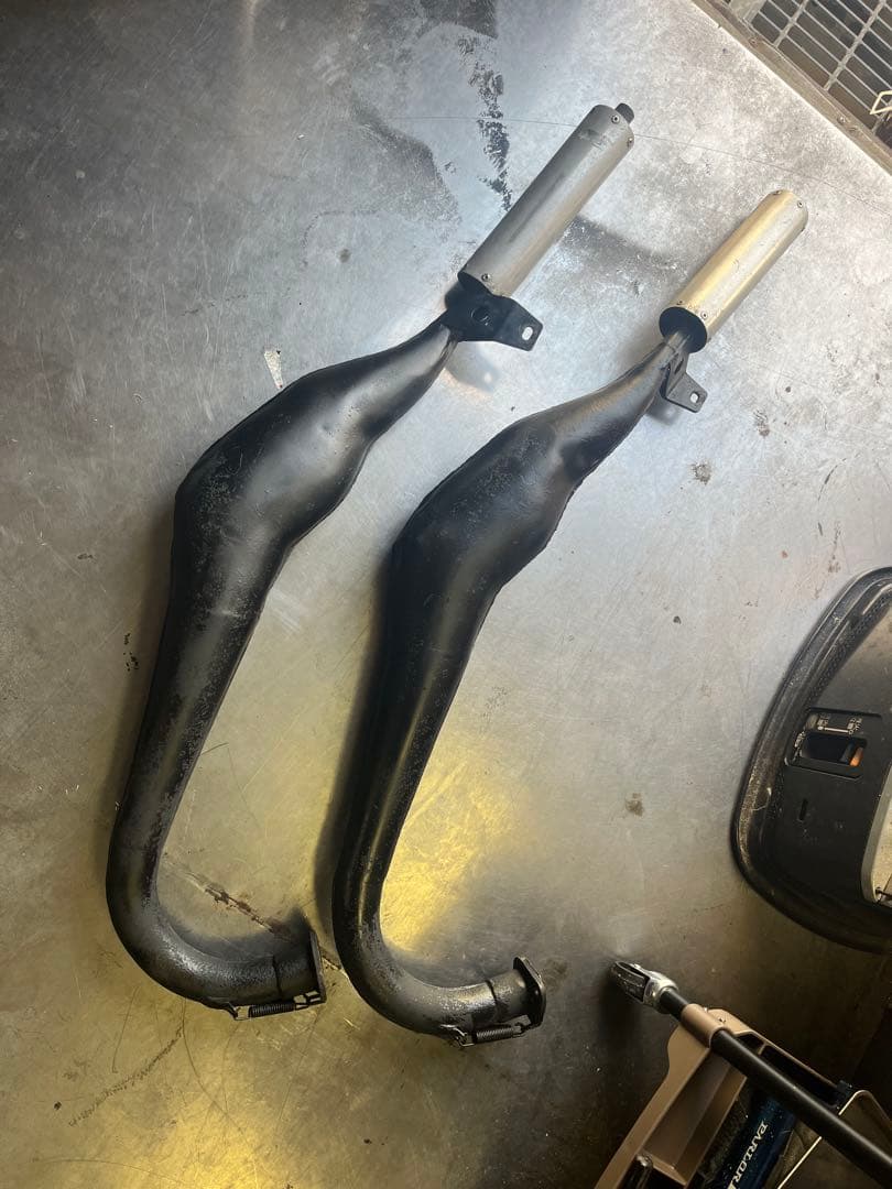 マフラー 金属製 黒