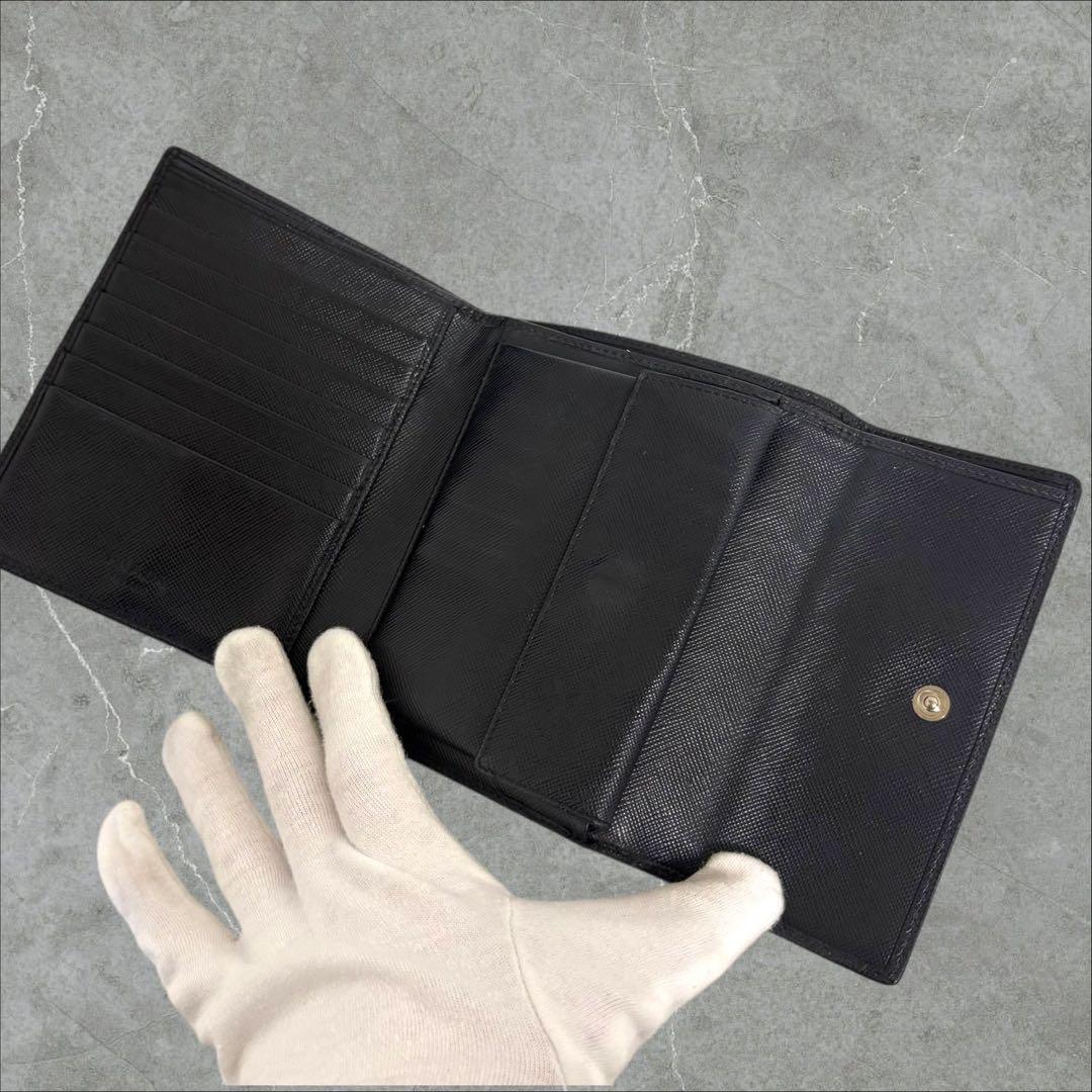 美品✨ PRADA プラダ 三つ折り財布 サフィアーノ ブラック 三角ロゴ