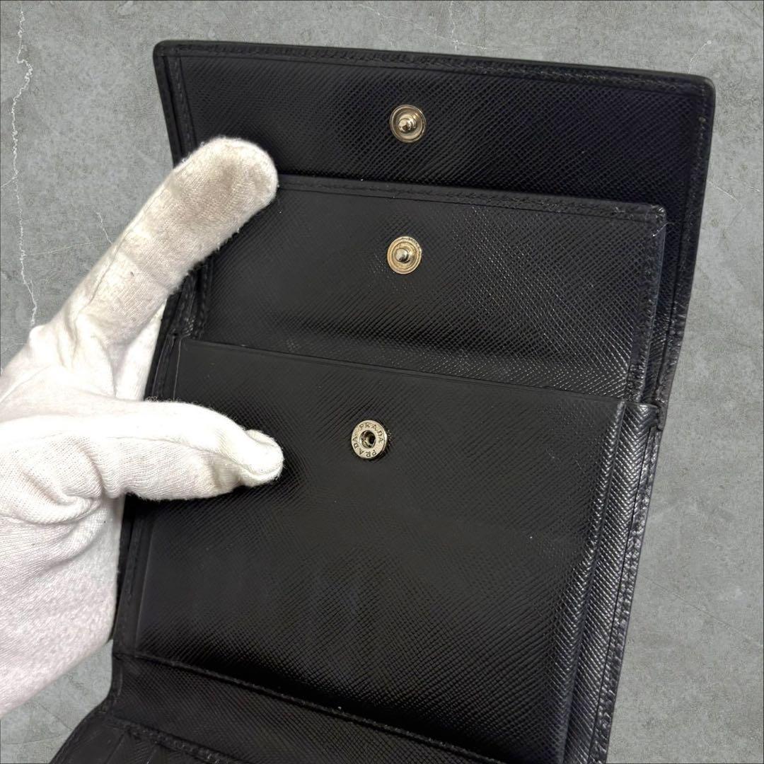 美品✨ PRADA プラダ 三つ折り財布 サフィアーノ ブラック 三角ロゴ